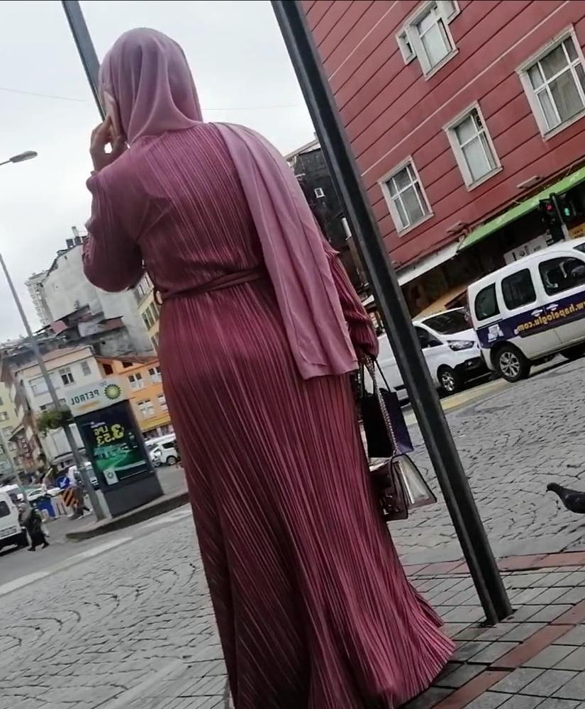 25P Hijab walking sexy ass and feet