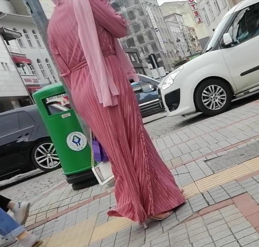 25P Hijab walking sexy ass and feet