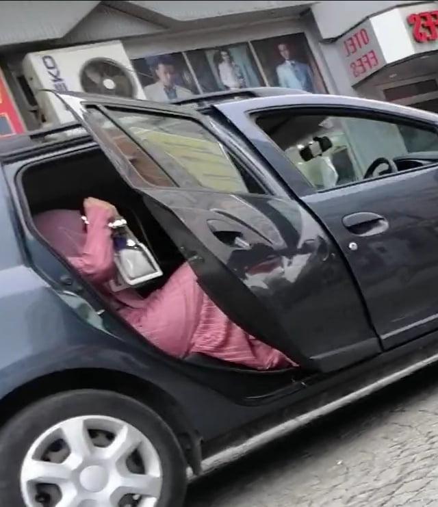 25P Hijab walking sexy ass and feet