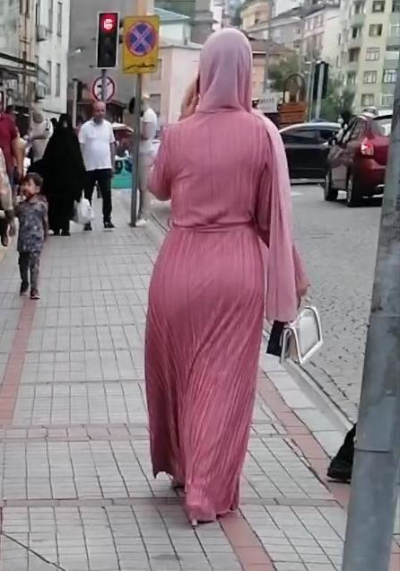 25P Hijab walking sexy ass and feet