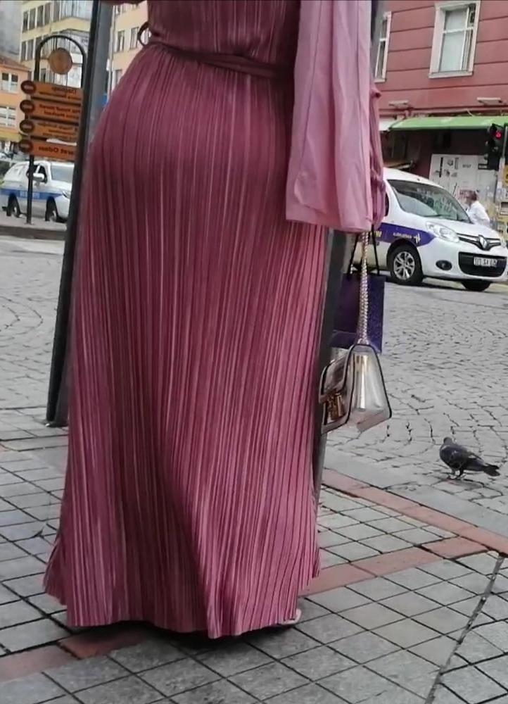 25P Hijab walking sexy ass and feet