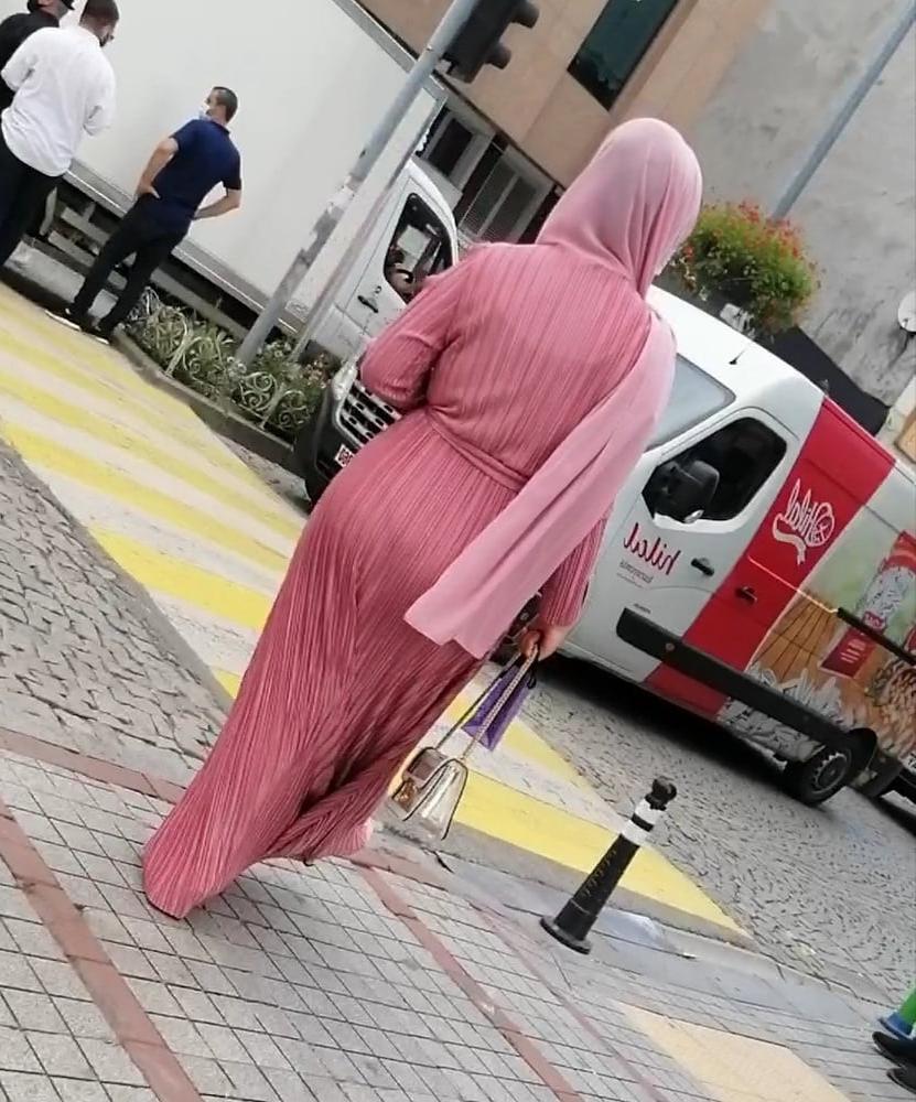 25P Hijab walking sexy ass and feet