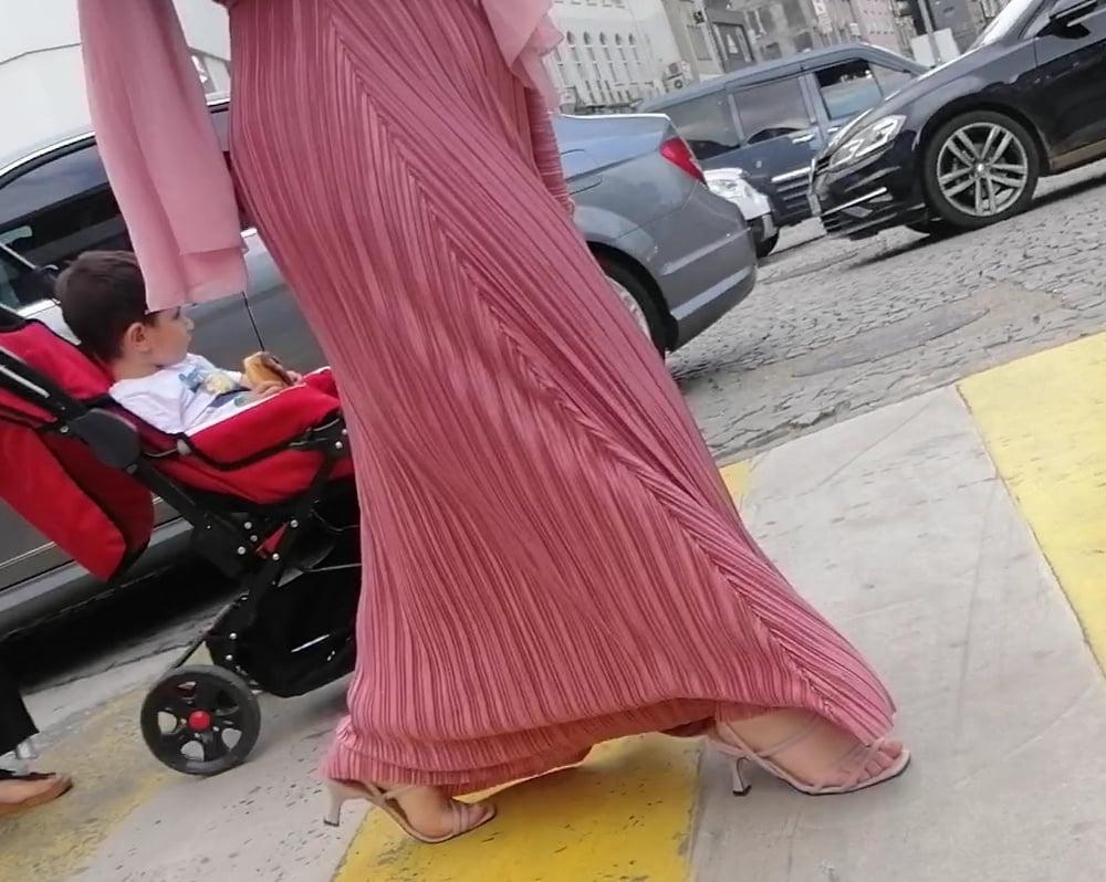 25P Hijab walking sexy ass and feet