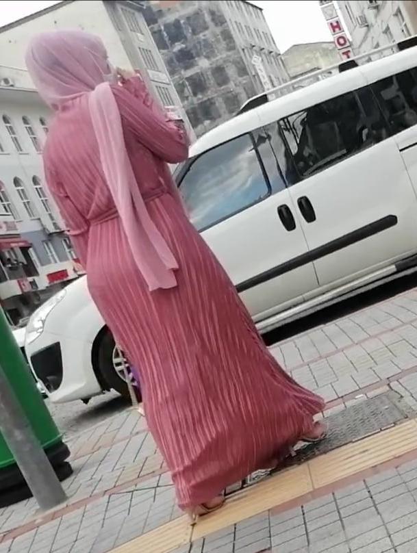 25P Hijab walking sexy ass and feet