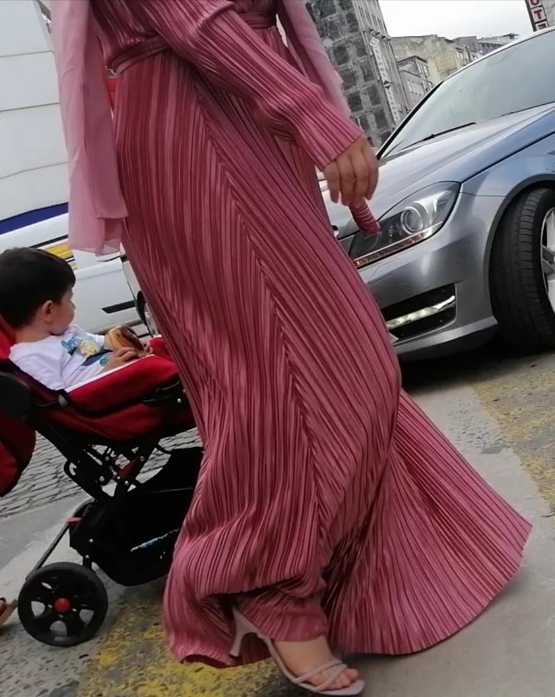 25P Hijab walking sexy ass and feet