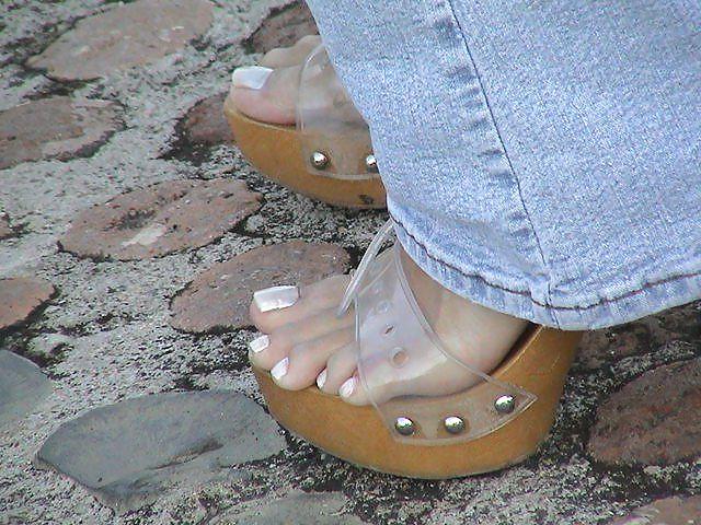 25P Feet 10