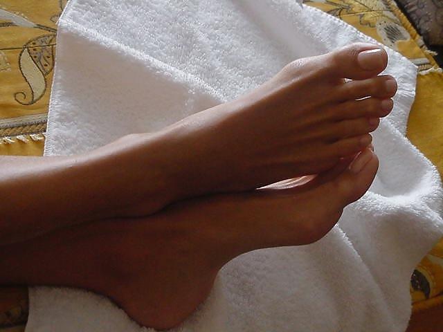 25P Feet 10