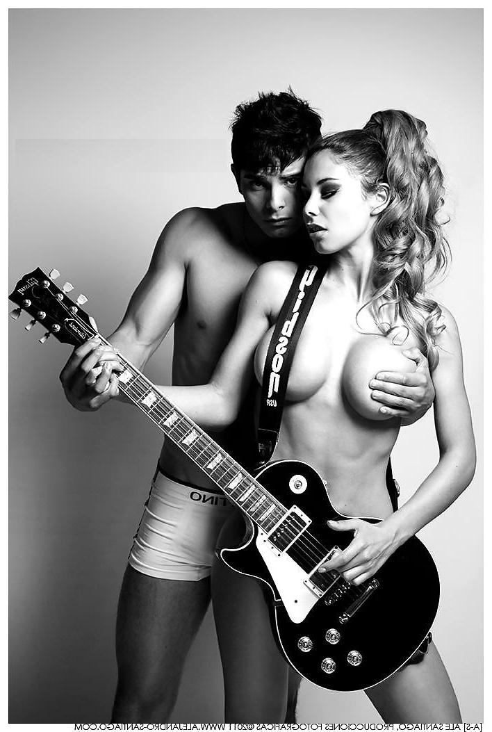 25P BLACK AND WHITE NUDE MODEL