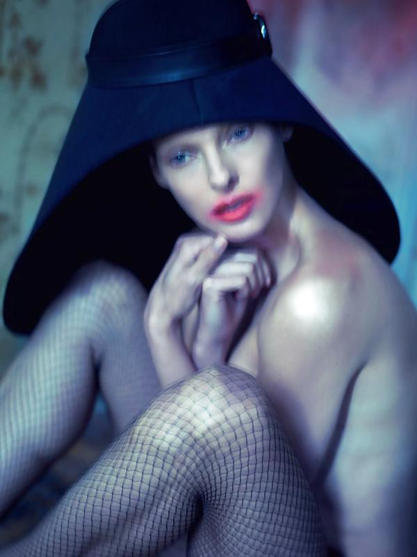 4P Linda Evangelista Topless