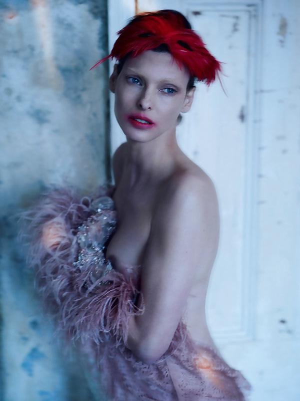 4P Linda Evangelista Topless