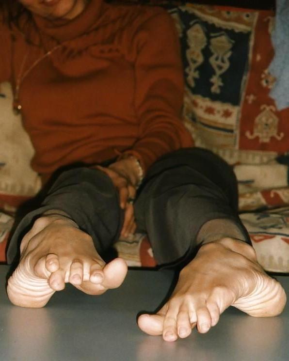 25P Scattered Feet