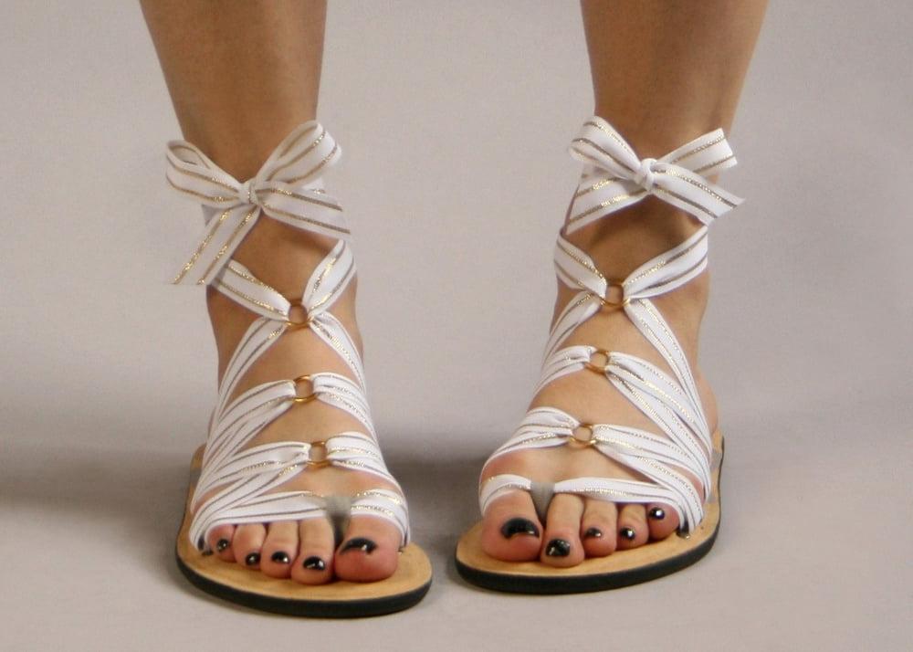 25P Scattered Feet