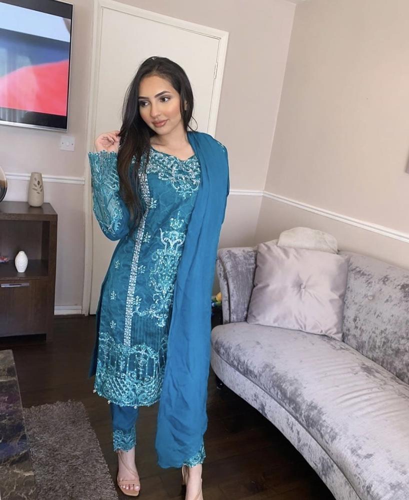 13P Very cute paki, what would you do to her?