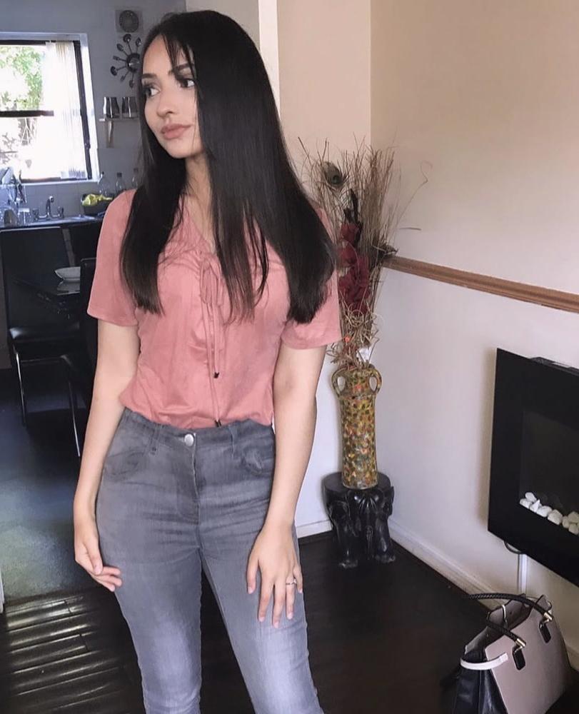 13P Very cute paki, what would you do to her?