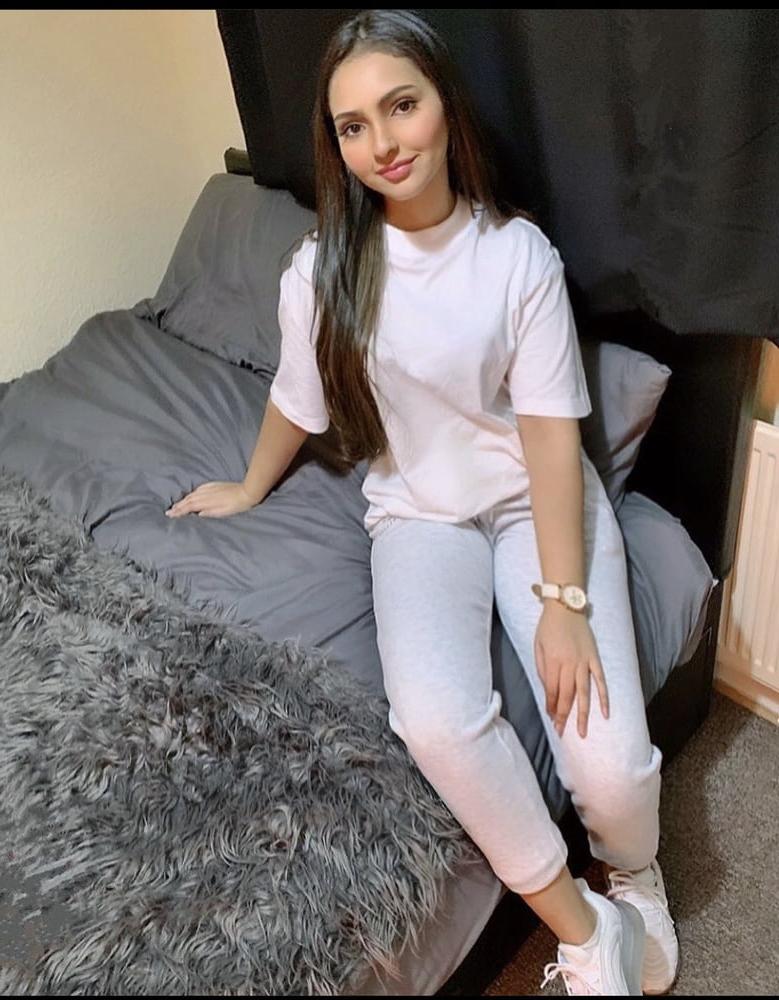 13P Very cute paki, what would you do to her?