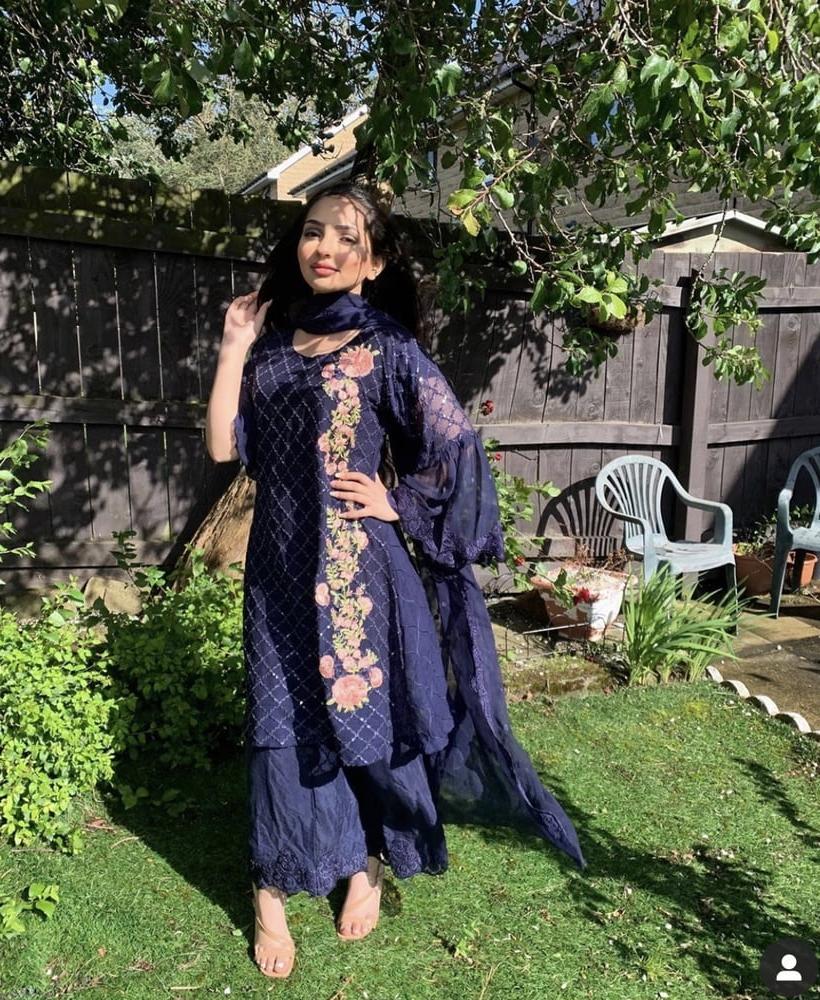 13P Very cute paki, what would you do to her?