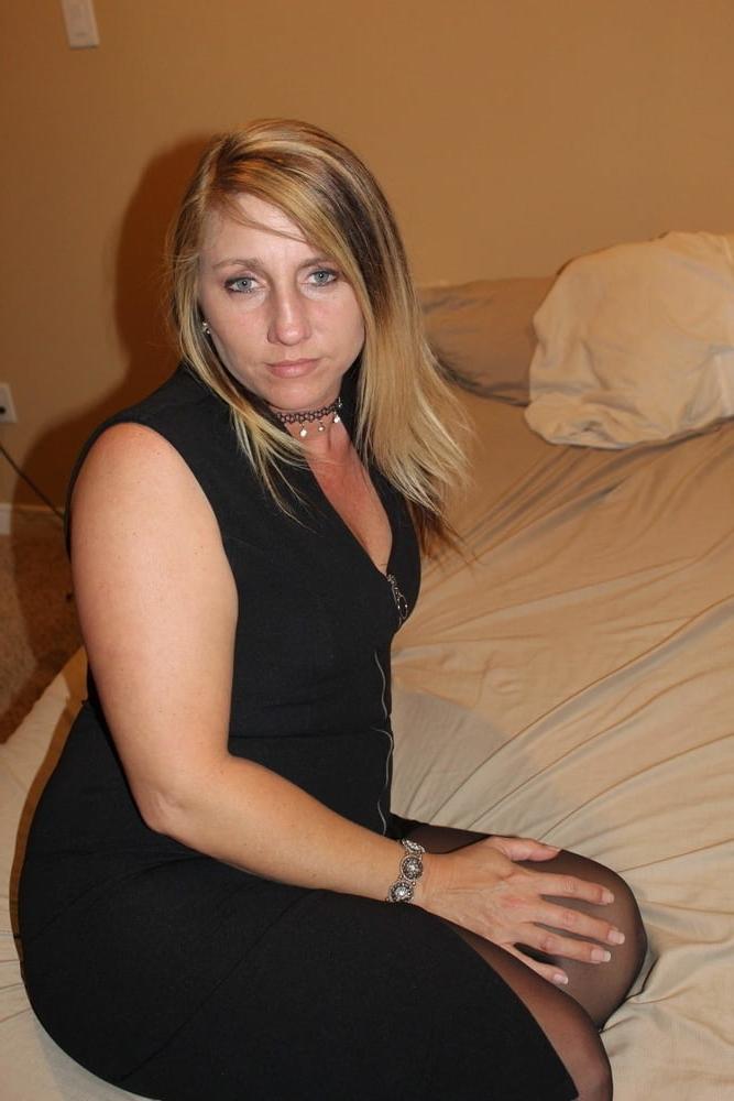 25P CHUNKY BLONDE MILF