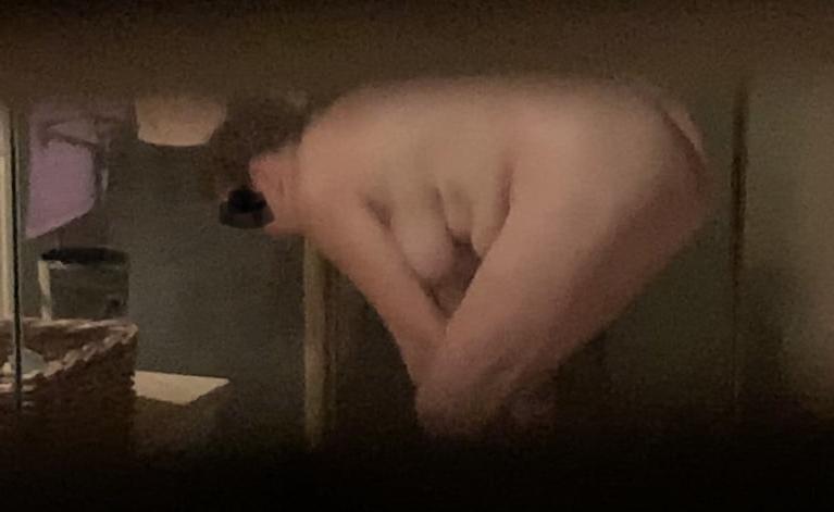 25P Gallery of a beautiful milf with very juicy tits and pussy..