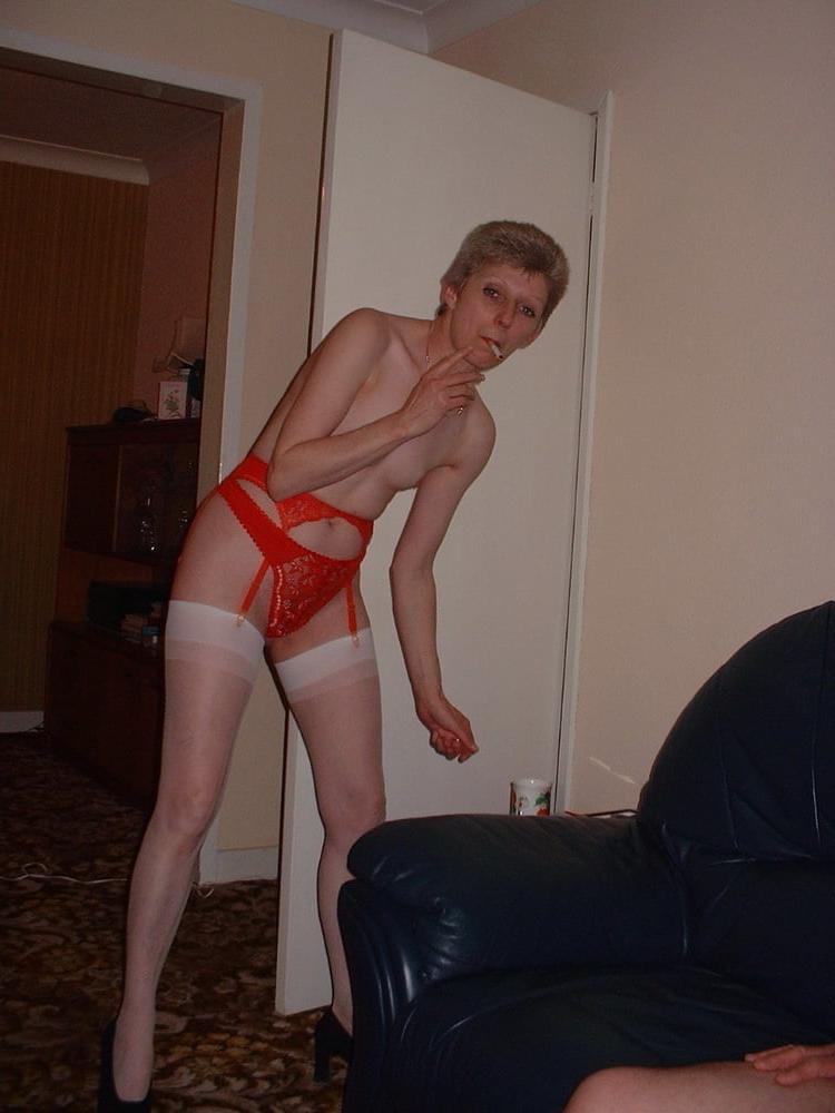 25P Old british whore Vivienne is a meaty fuckdoll