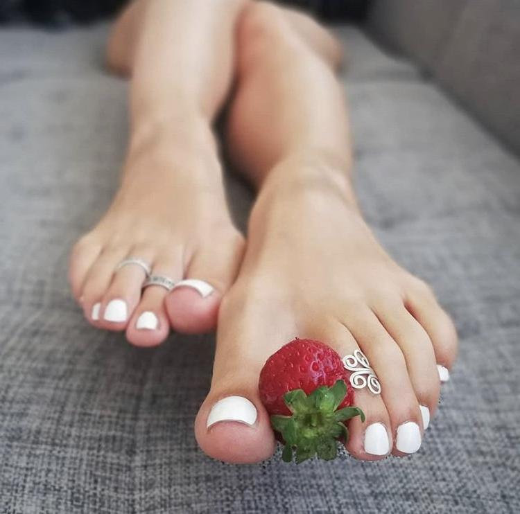 19P Sexy Feet