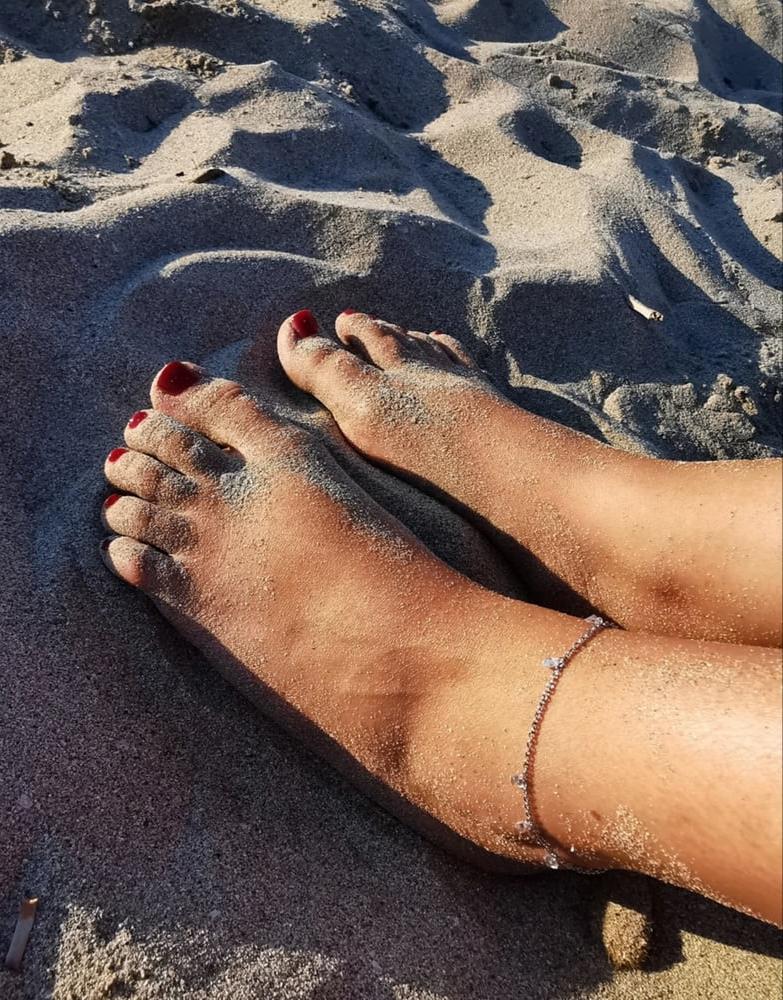 8P Sunday afternoon feet at the beach