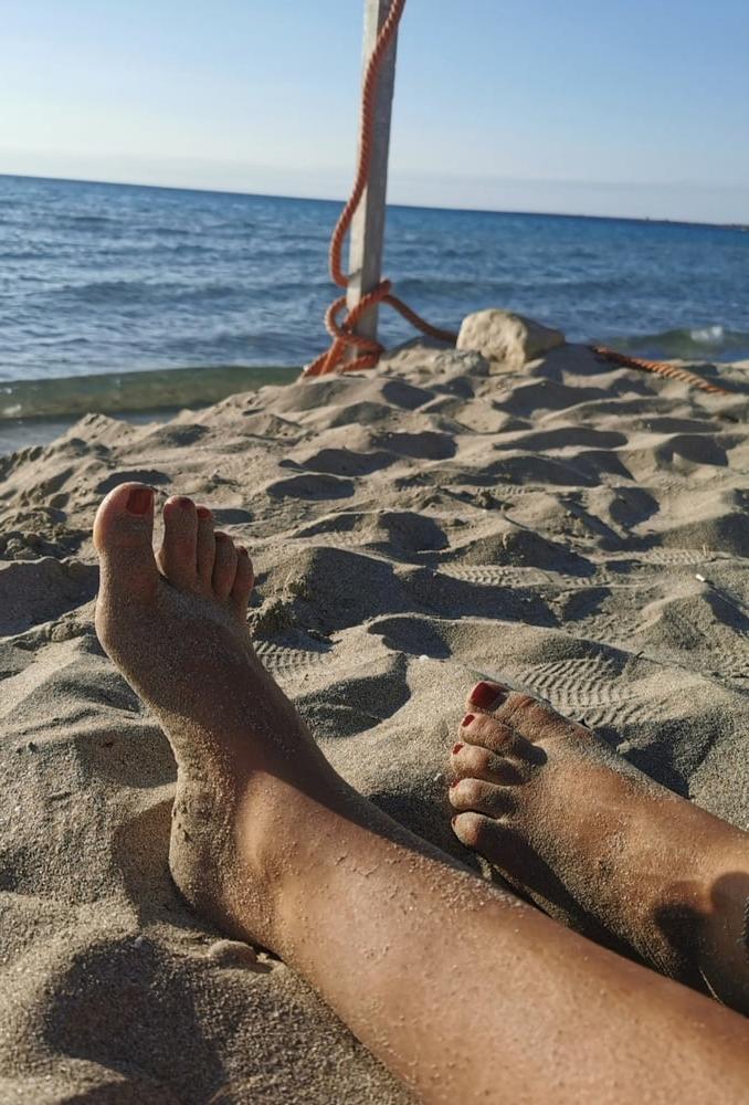 8P Sunday afternoon feet at the beach