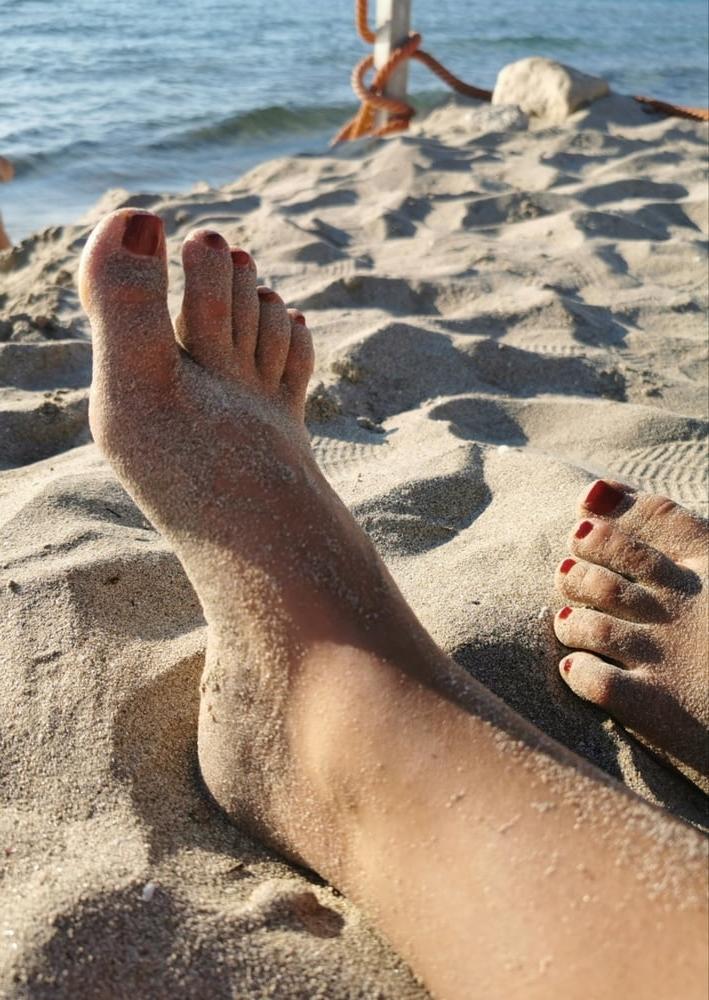 8P Sunday afternoon feet at the beach