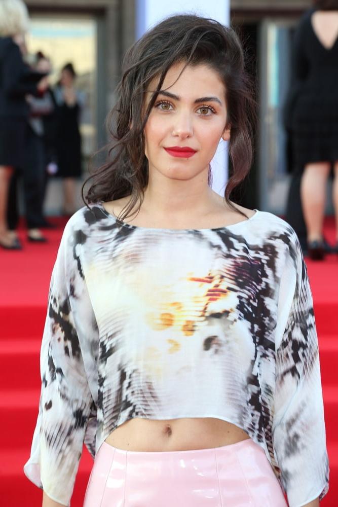 25P Katie Melua - in a kinky skirt