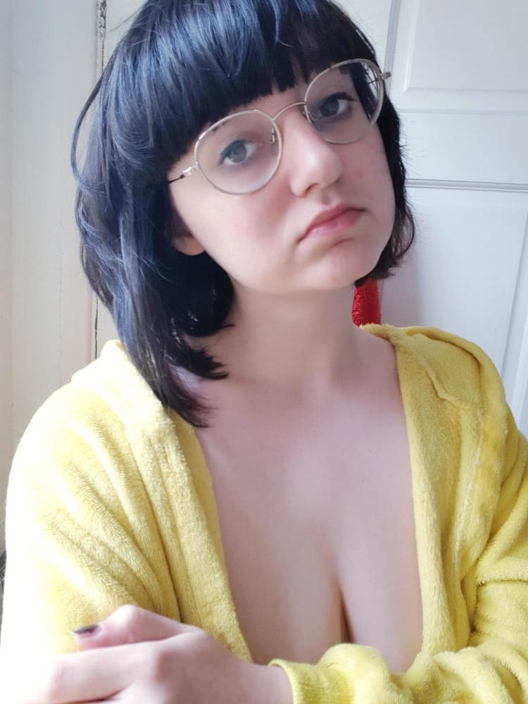 25P Chubby Big Tits Nerd Nude