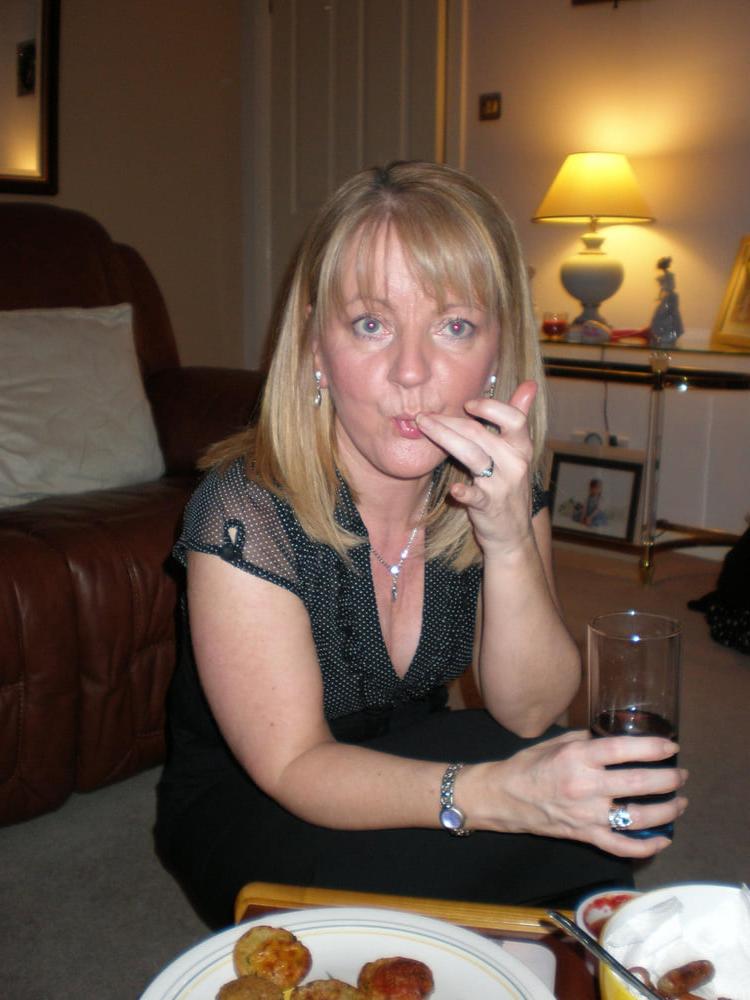 25P WNE 933 - Another British Whore
