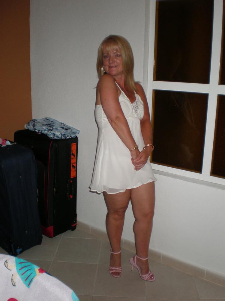 25P WNE 933 - Another British Whore