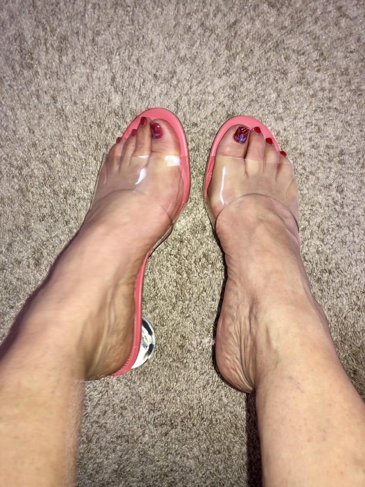 25P Feet and toes!