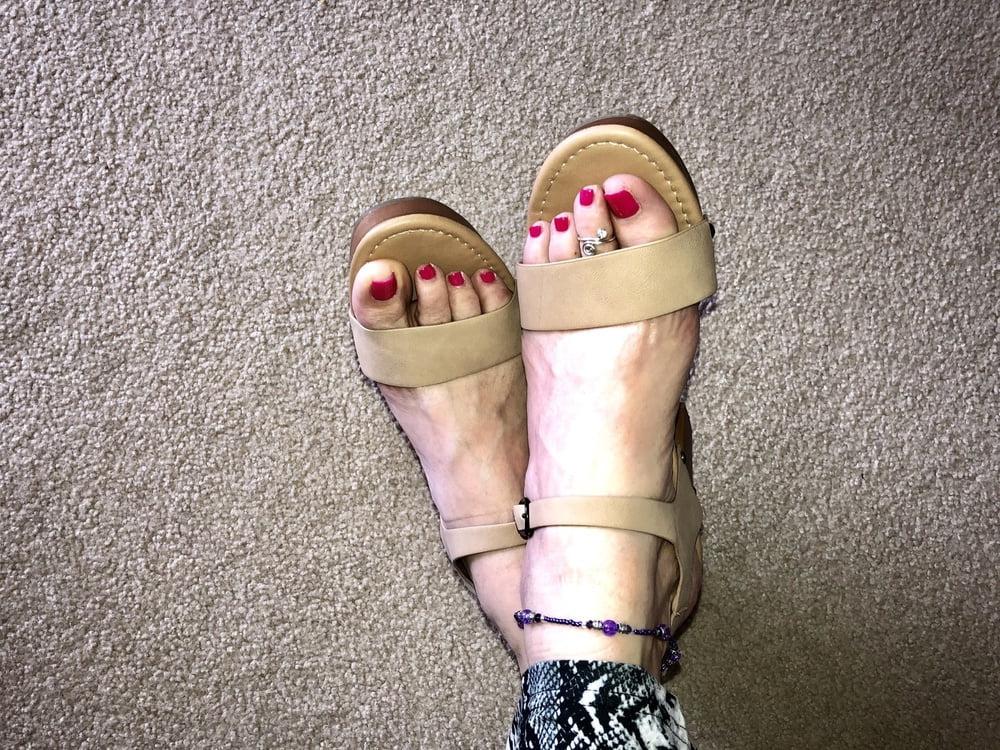 25P Feet and toes!