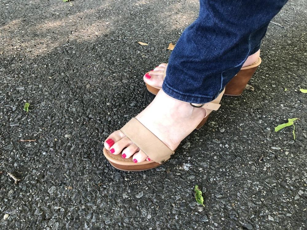 25P Feet and toes!