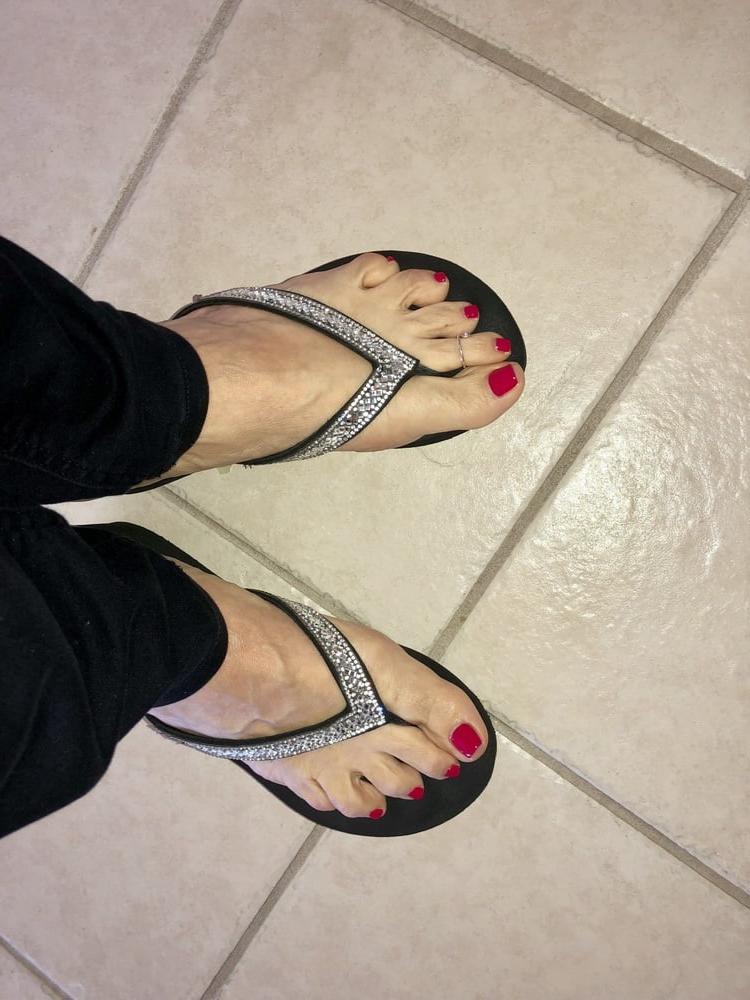 25P Feet and toes!