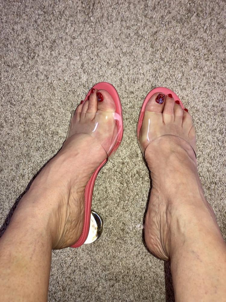 25P Feet and toes!