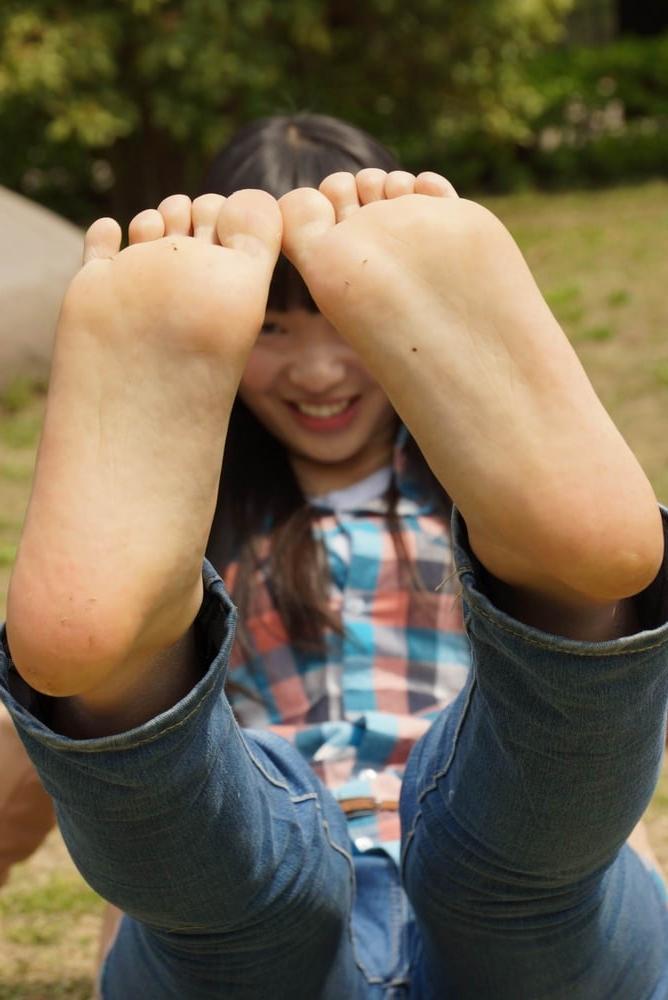 20P Yummy Asian feet