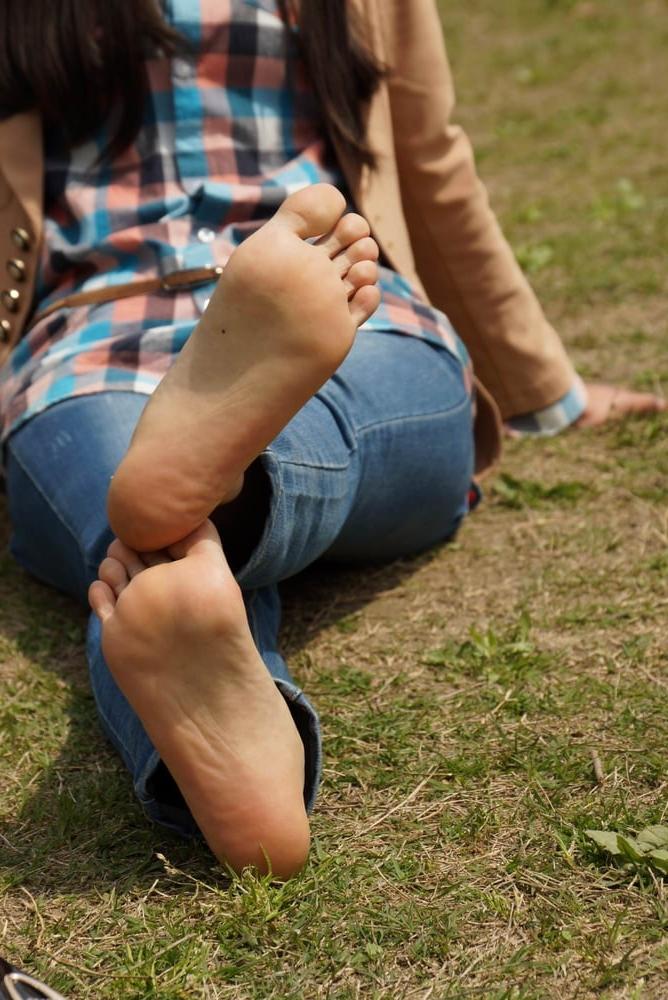 20P Yummy Asian feet