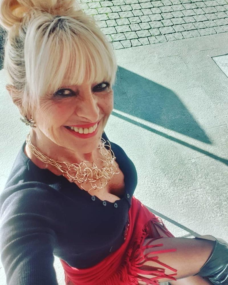 25P Milf Bitch