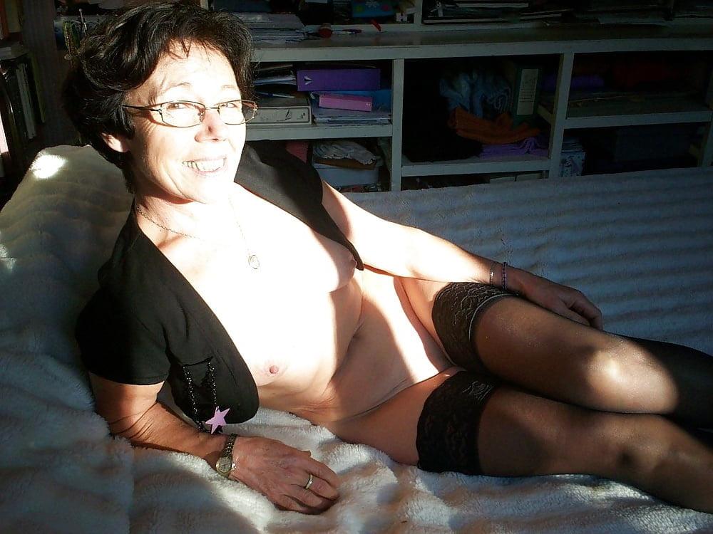 11P Sexy glasses wearing granny brunette