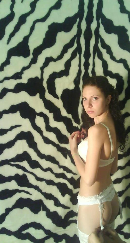 23P Shaved Amateur Brunette Bride