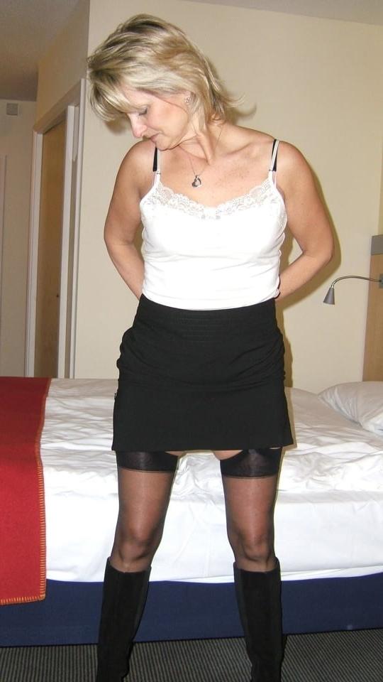 25P WNE 924 - Another British Slut