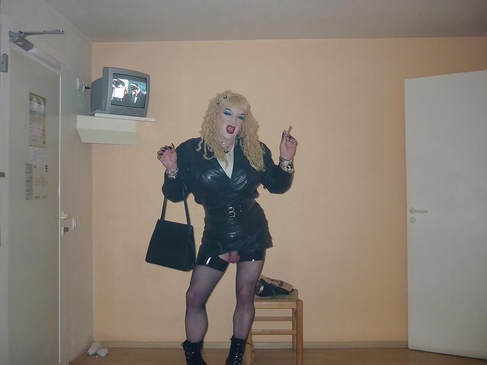 25P Isabelle the Leather Bitch