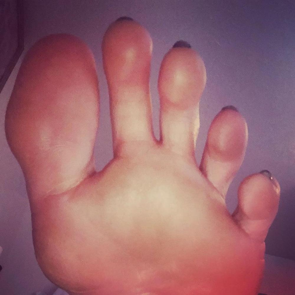 23P Feet 6