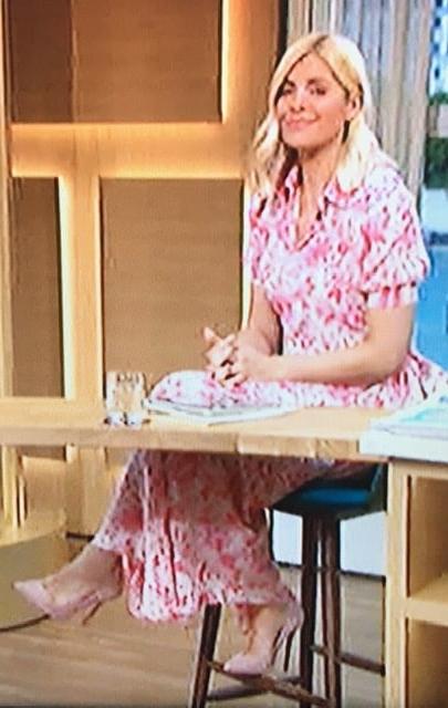 25P Feet and Heel Fetish- Holly Willoughby