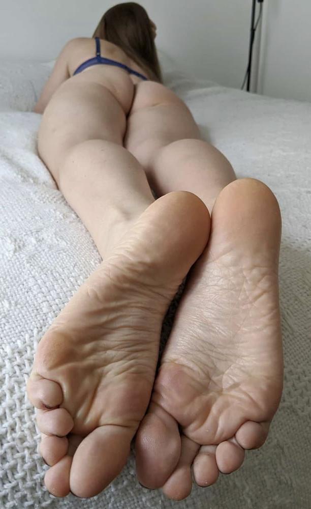 25P Pretty feet and ass pt55
