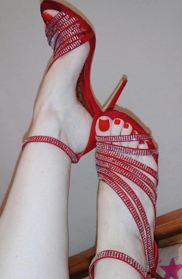25P Feet Fucker