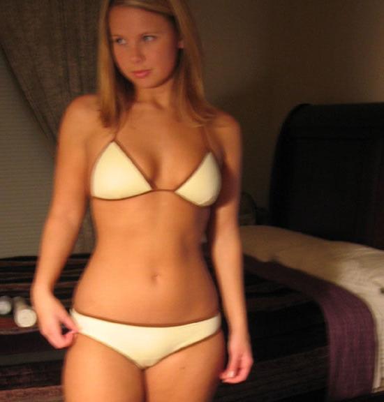7P Cute priced girl playing