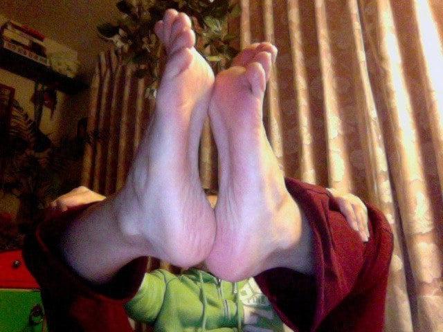 25P Colorado girl with BIG feet