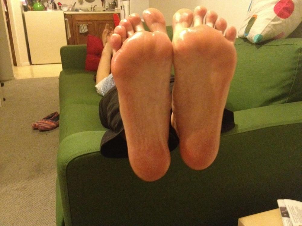 25P Colorado girl with BIG feet